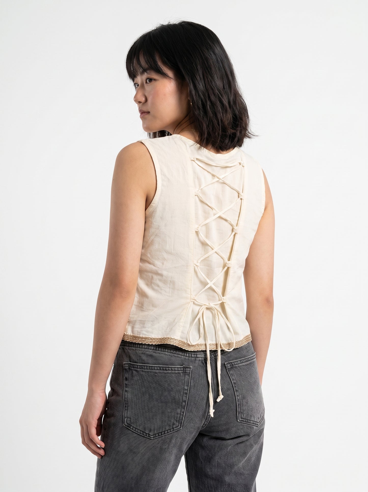 AVENU. EMBRO-VEST Top